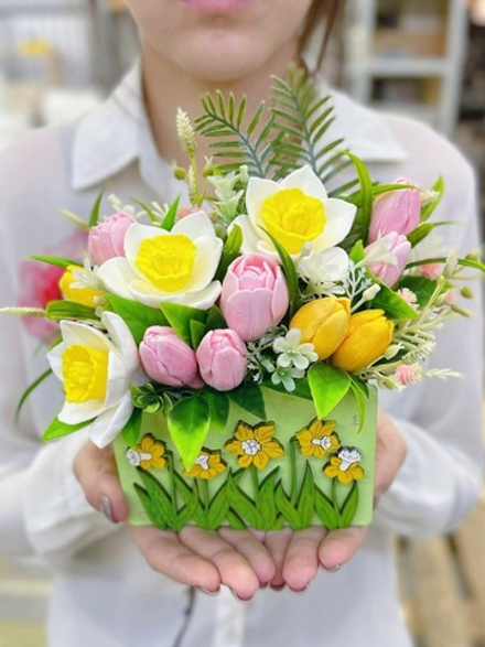 Букет из мыла "Море нарциссов, салатовый бокс"