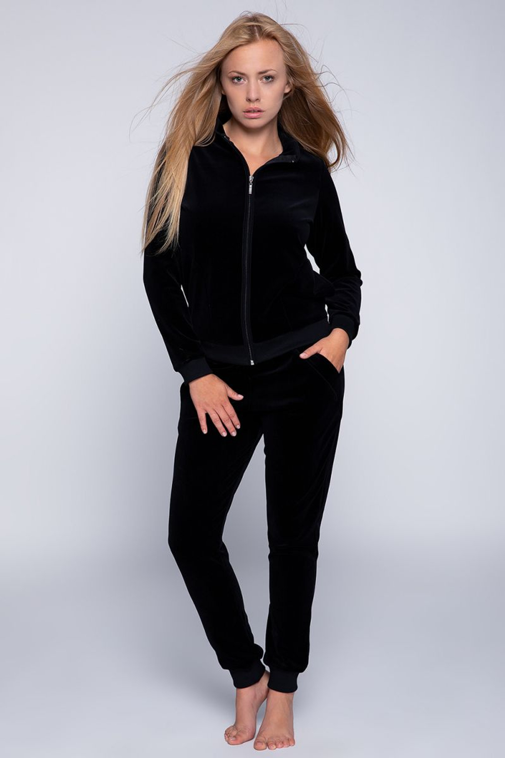 Стильный женский костюм Jennifer с брючками (Размер: S-M) (Цвет: черный)