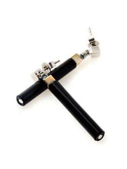 4700 Coeur de Lion серьги-гвоздики из металлических цилиндров, украшенных кристаллом Сваровски.