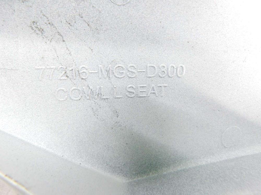 Пластик задний левый Honda NC700X RC63 77216-MGS-D300.
