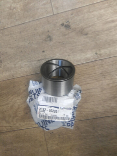Втулка X122-602051