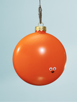 купить необычную елочную игрушку в виде медальона