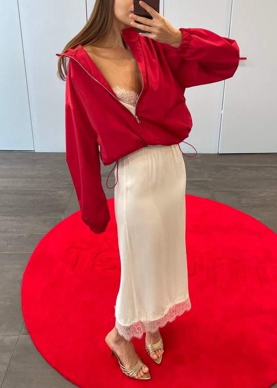 Бомбер из нейлона красный