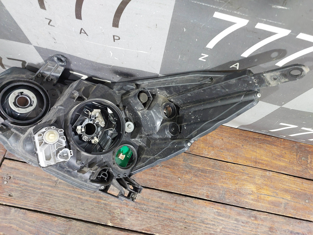 Фара правая ксенон Subaru Forester 4 (SJ/S13) 12-16 Б/У Оригинал 84002SG020