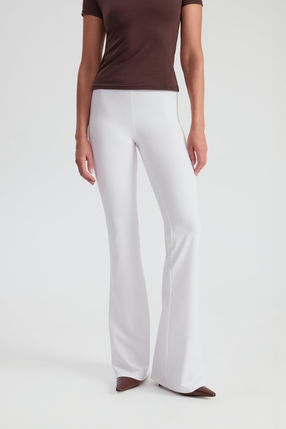 Брюки белые с баской