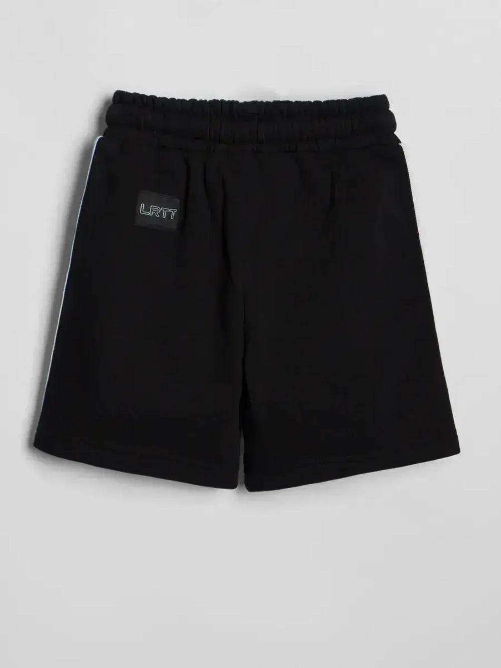 Спортивные шорты для мальчика на лето