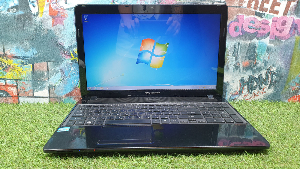 Ноутбук Packard Bell i5/16 Gb/GT620M 1ГБ/ EASYNOTE TV11HC-52456G50Mnks