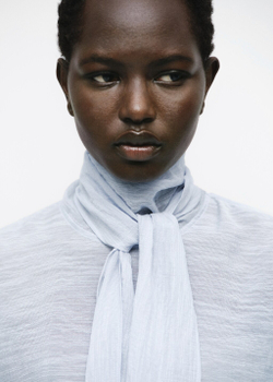 Блузка из рельефной ткани с шарфом