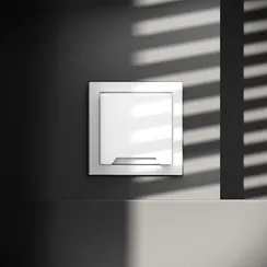 Розетка встраиваемая VOLTUM S70 с заземлением, защитными шторками и крышкой 16А, (белый глянцевый)