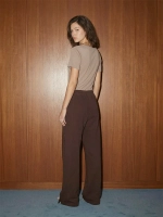 Футболка с глубоким вырезом