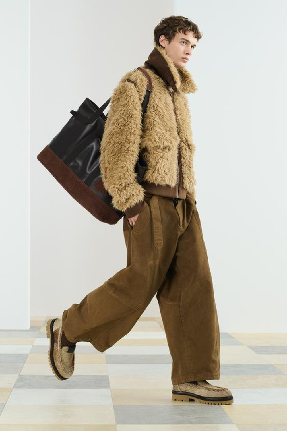 ZARA УКОРОЧЕННАЯ КУРТКА ИЗ ТКАНИ С ЭФФЕКТОМ ОВЧИНЫ, МЯГКИЙ КАШТАНОВЫЙ