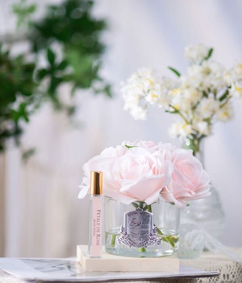 Букет из 5 розовых роз в прозрачной вазе, Cote Noire