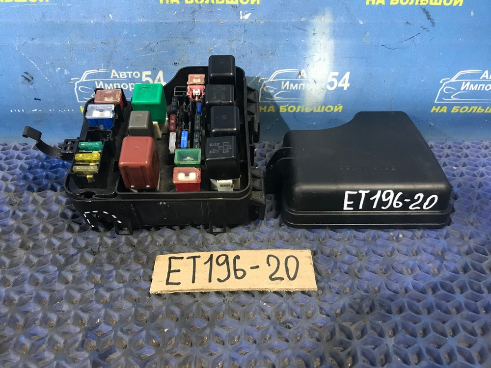 Блок предохранителей подкапотный TOYOTA CALDINA 1996