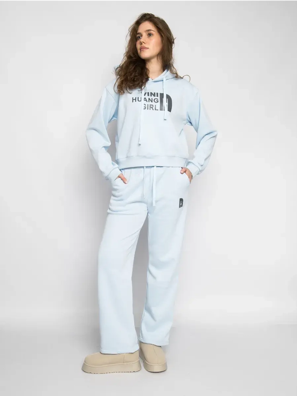 Спортивный костюм с капюшоном