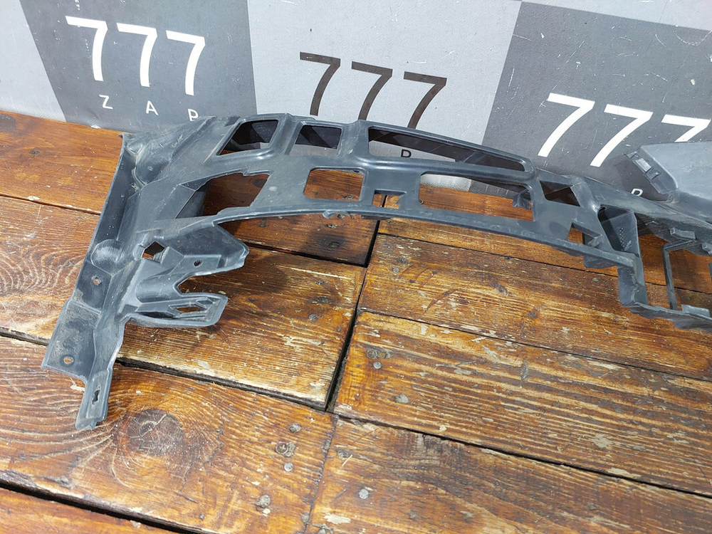 Кронштейн переднего бампера правый C-Class W205 14-18 Б/У Оригинал A2058853265