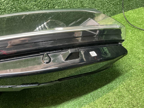 Фара правая VW Touareg 3 (2018-2023) LED