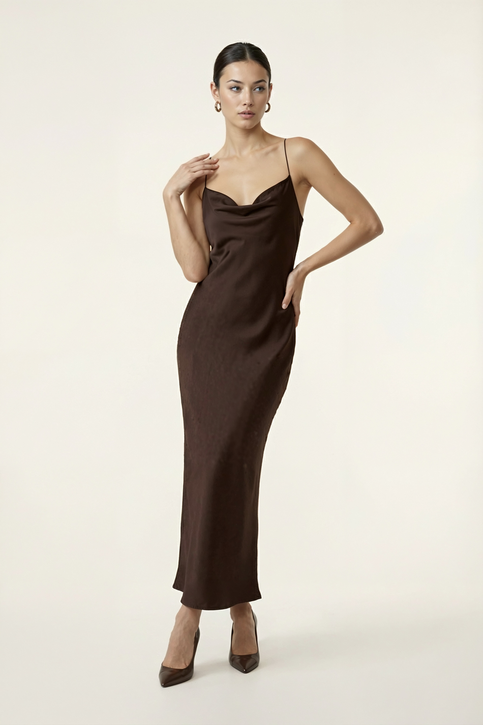 Платье комбинация с открытой спиной из атласа