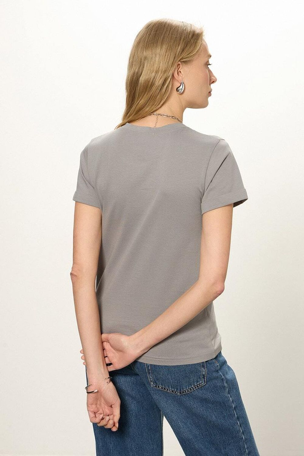 Футболка прямая светло-серая