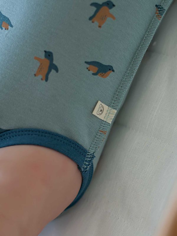 Боди с длинным рукавом и наружными швами 