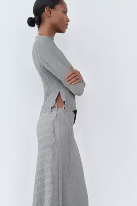 ZARA ЮБКА МИДИ ИЗ РЕЛЬЕФНОЙ ТКАНИ, СЕРО-СИНИЙ