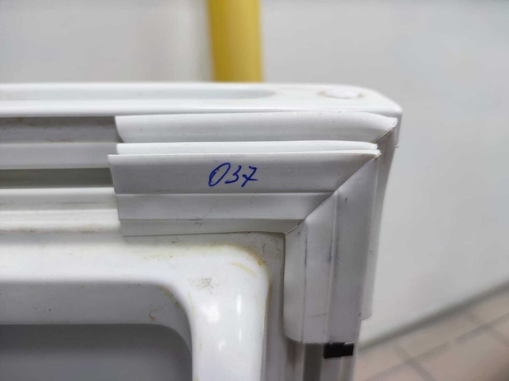 Уплотнитель для холодильника SHIVAKI SDR-082W/S/T однодверный  790*430 мм по пазу(037 АНАЛОГ)