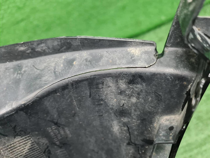 Кронштейн ПТФ правый BMW 3er F30 (2015-2020)