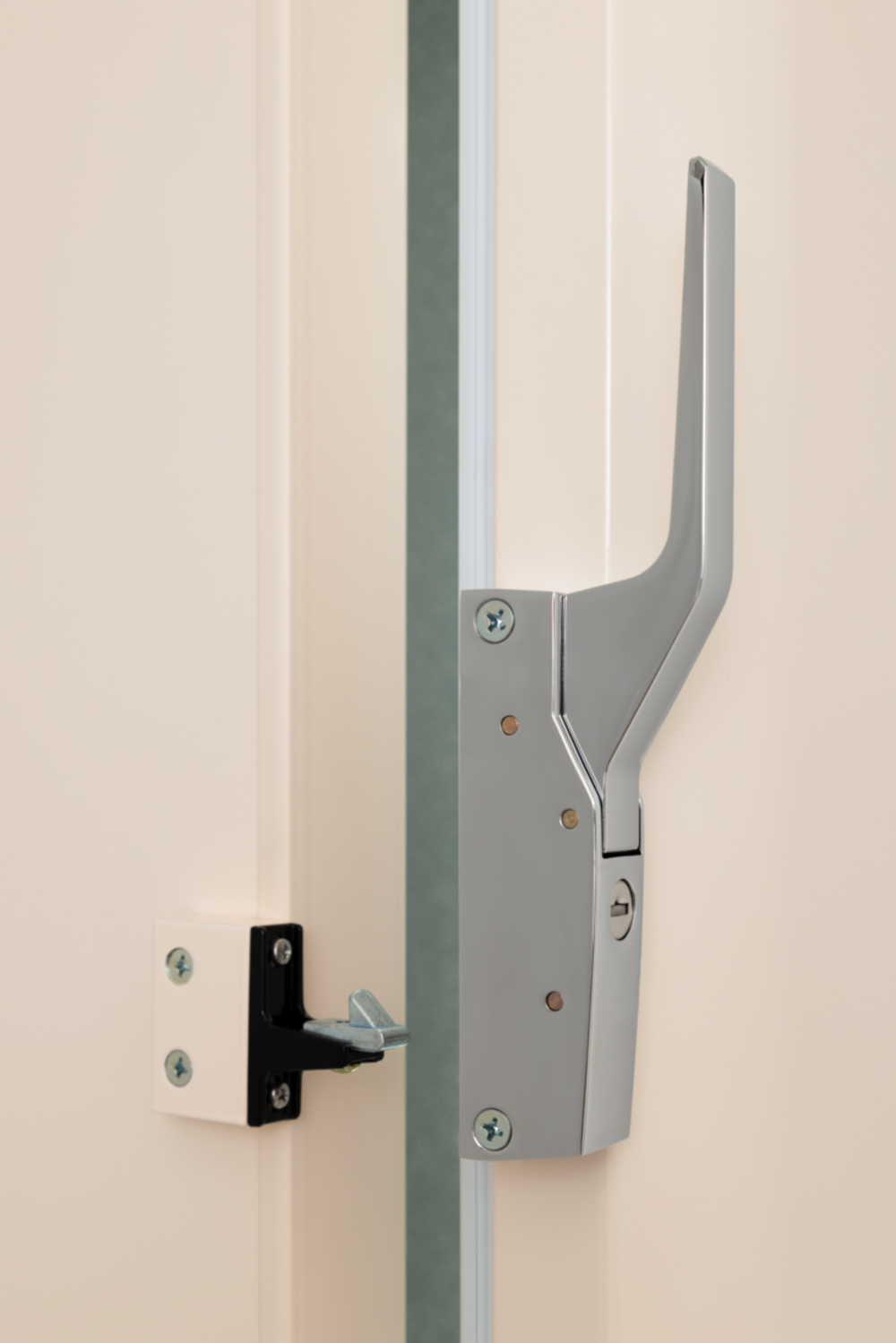 Холодильный шкаф для хранения шуб GRAUDE PK 70.0 B