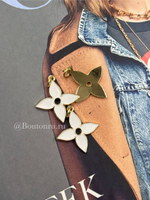 Подвеска золотистая ЛВ "Цветок" с белой эмалью 26х23 мм