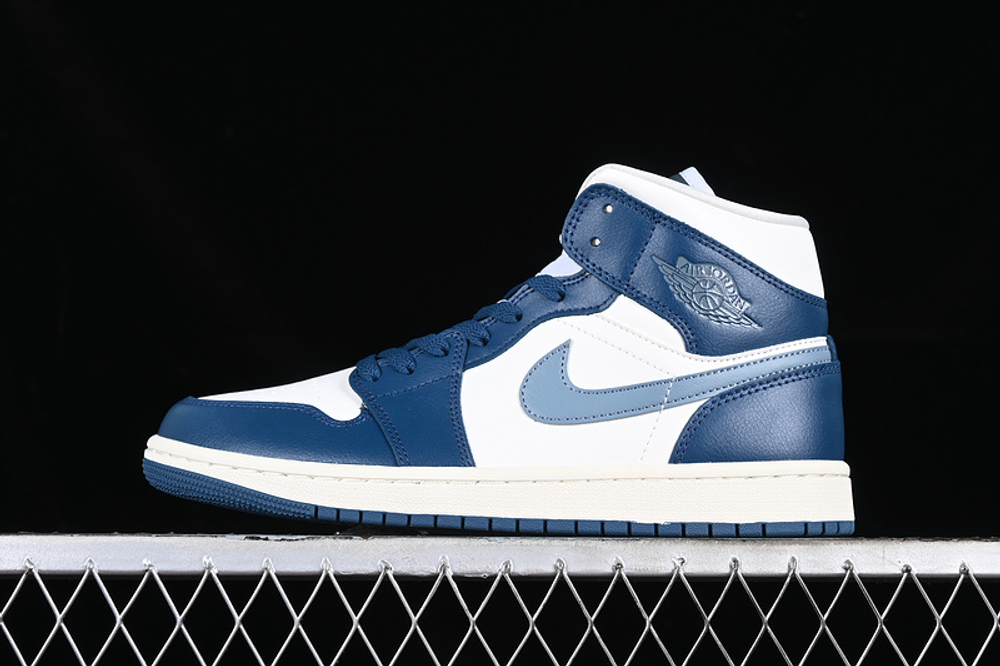 Купить кроссовки Air Jordan 1 Mid French Blue  в баскетбольном магазине futbasket.ru