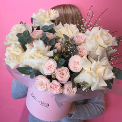Авторская композиция с изысканными французскими розами