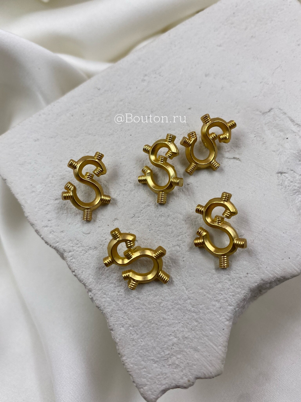 Пуговицы "S" с резьбой Скиапар. золотые 18 мм