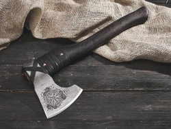 Топор "Руны", рукоять комель берёзы (морилка)