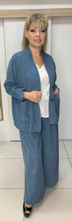 Итальянский  брючный костюм из микро вельвета