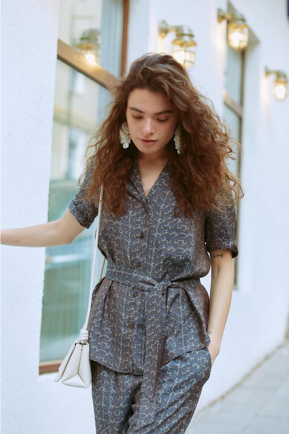 Рубашка с коротким рукавом графитовый принт вискоза