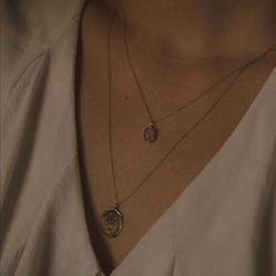 колье с лунным камнем из желтого золота