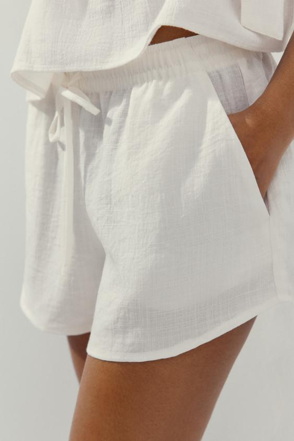 ZARA МИНИ-ШОРТЫ С ЗАВЯЗКАМИ, ЖЕЛТОВАТО-БЕЛЫЙ