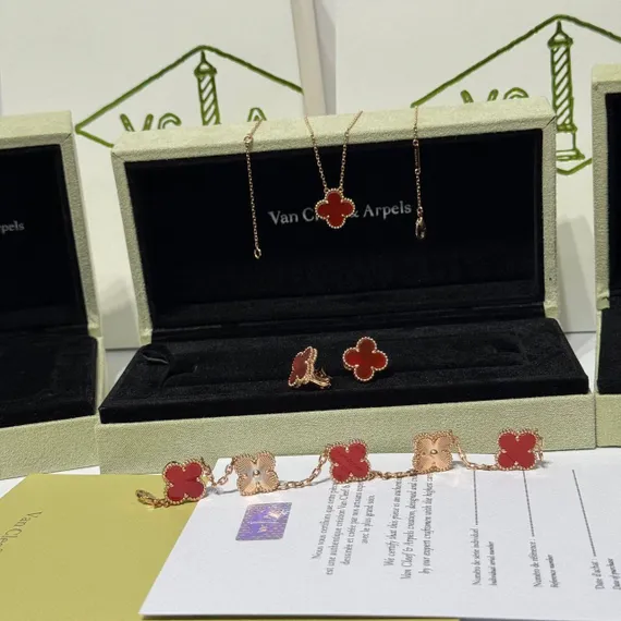 Подвеска Van Cleef &amp; Arpels Alhambra