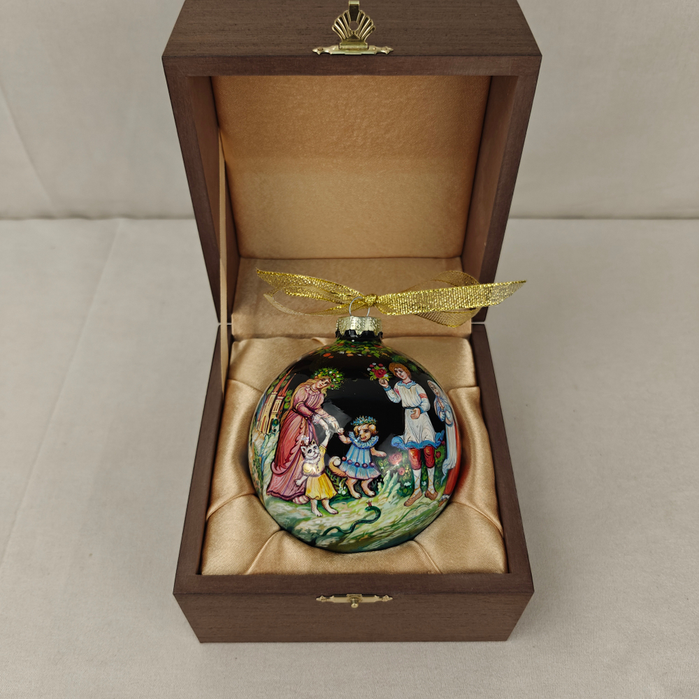 Коллекционный елочный шар с круговой росписью "Волшебное кольцо" в футляре