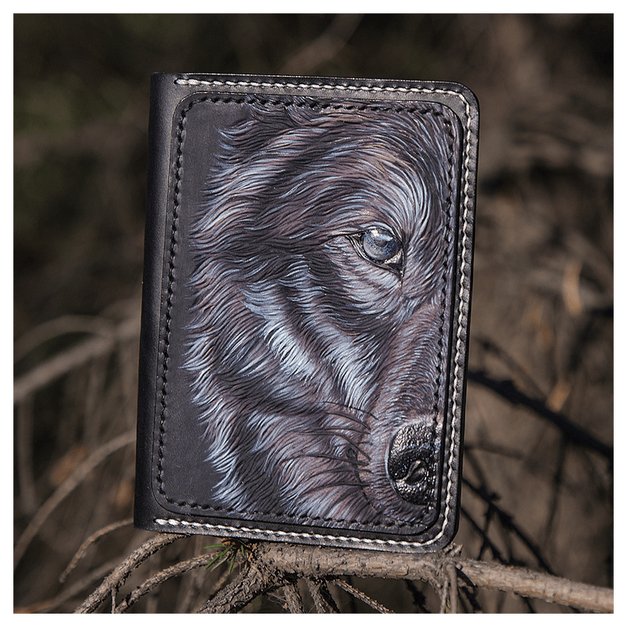 Кожаная обложка на паспорт «Волк»