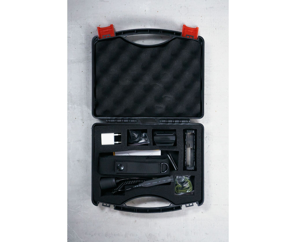 Фонарь тактический Armytek Dobermann Hunting Kit (Холодный свет) 1050 лм (фонарь+ 18650+ЗУ+ выносная кнопка+ магнитное подствольное крепление+ сетевой адаптер)