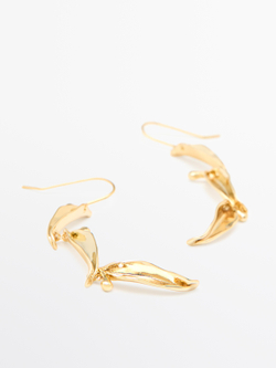 Massimo Dutti Длинные серьги с деталями «Листья», золотистый