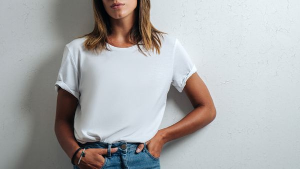 Почему женская футболка — маст-хэв любого сезона
