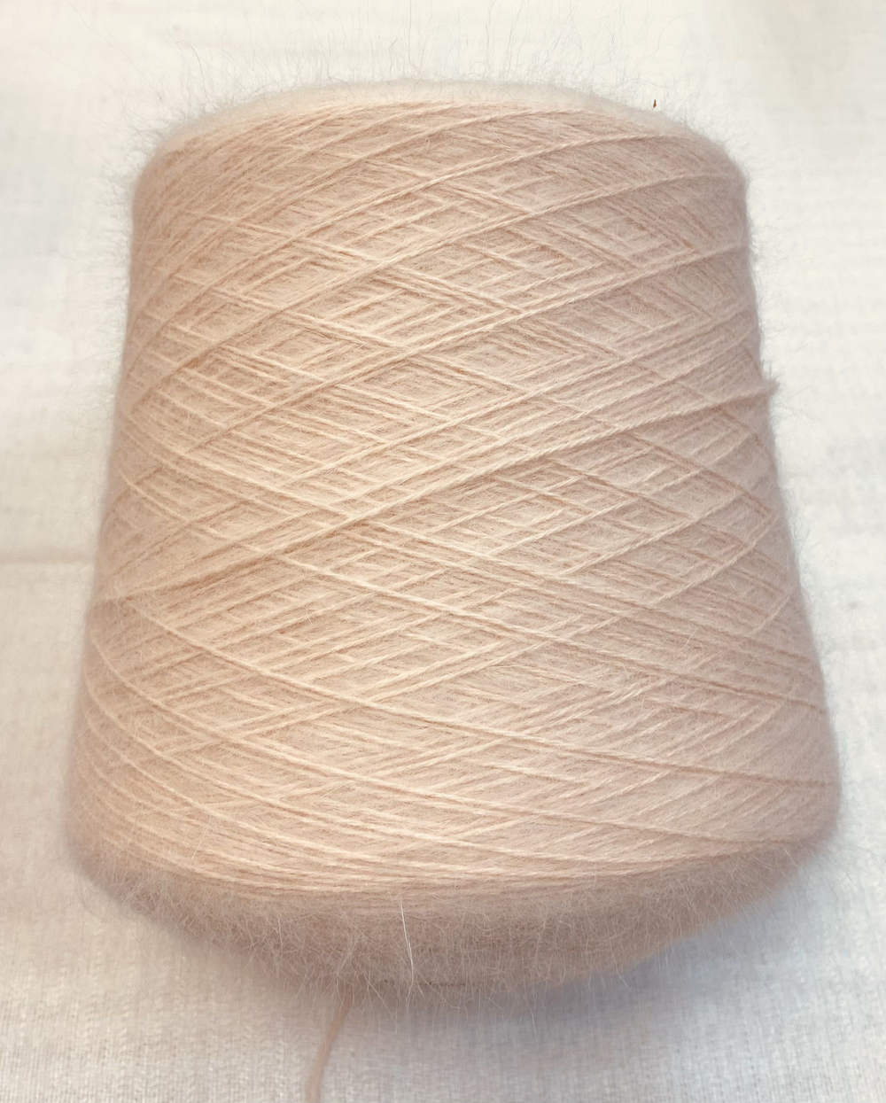 Пряжа на бобине (Италия) 80% ангора 20% п/а 100г-500м 100г