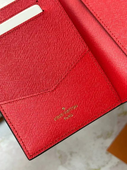 Обложка для паспорта Louis Vuitton Vivienne Holidays