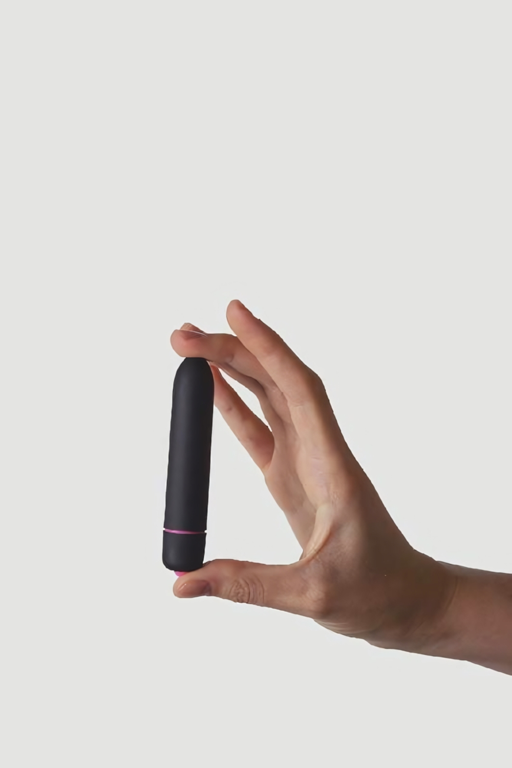 Черная компактная вибропуля Univibe - 9 см. (Цвет: черный)