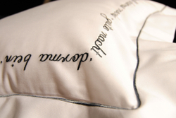 Наволочка 40х60 Christian Fischbacher Luxury Nights Sweet Dreams 557 антрацит Швейцария фрагмент