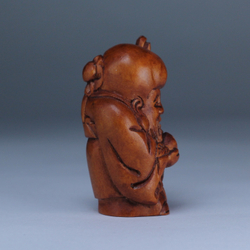 Нэцкэ Шоусин с персиком и посохом