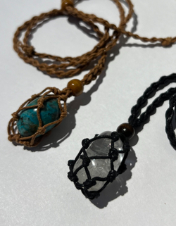 Авоська-подвеска для кристаллов черная в стиле бохо