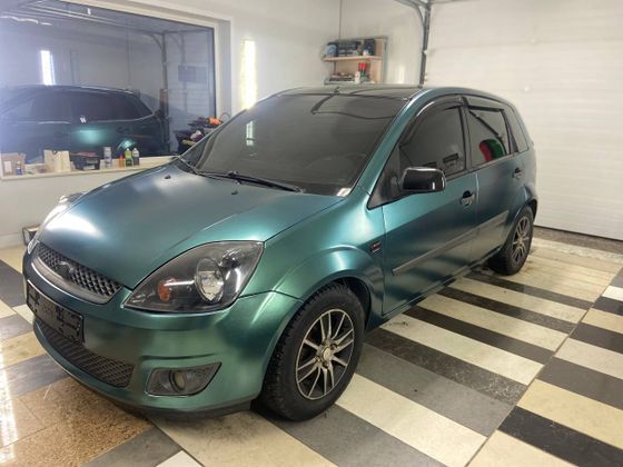 Пленка матовая зеленая Metal Flash Gemstone Green Carbins