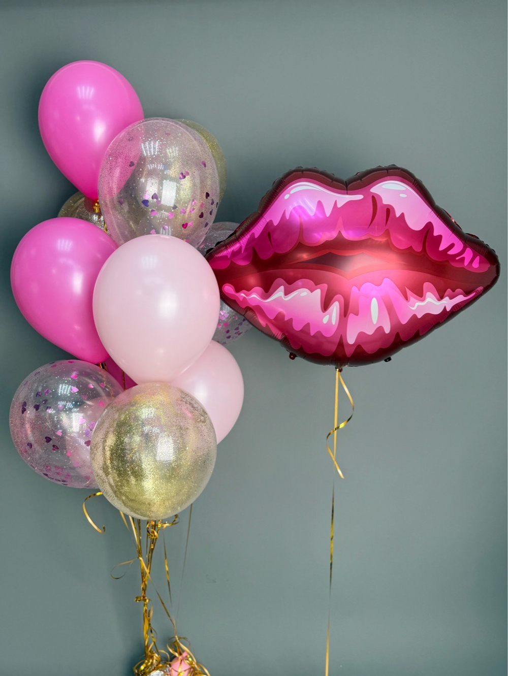 Шары воздушные на день рождения с гелием «Поцелуй» с фонтаном в розовых цветах, 13 шт
